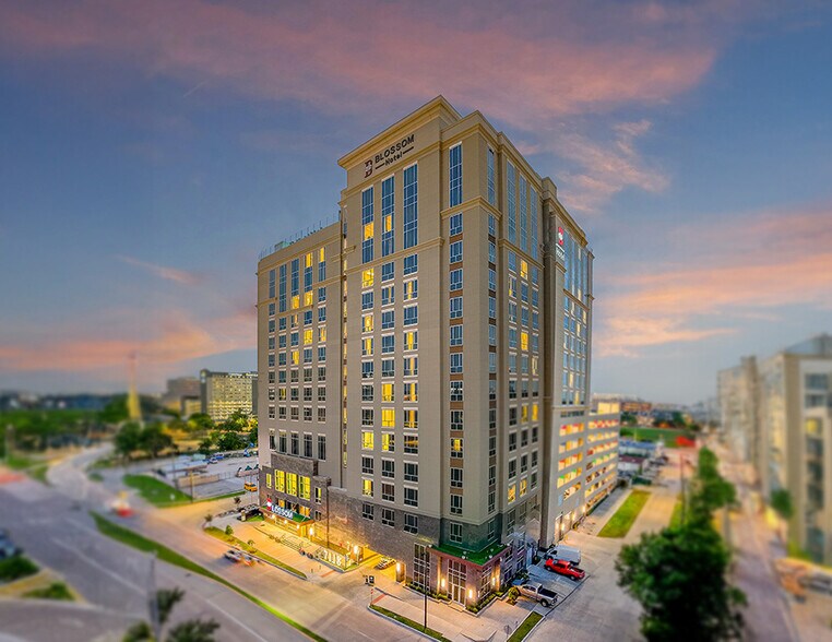 More Photos Of 7118 Bertner Ave, Houston Hotel For Lease