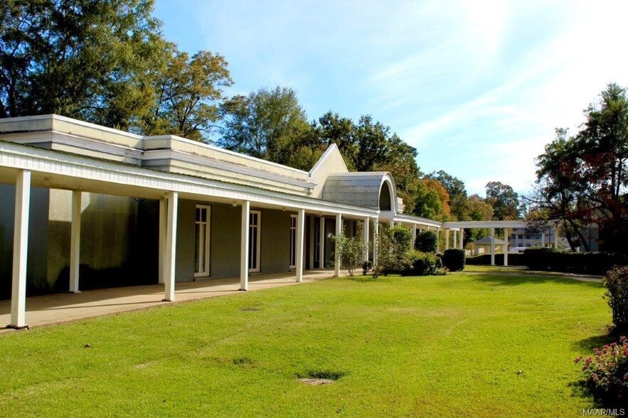 More Photos Of 2005 N Country Club Dr, Montgomery Schools For Sale