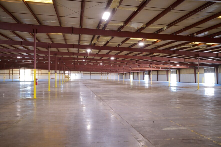 More Photos Of 847 W Main St, Lake City Warehouse For Lease