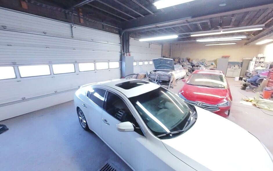 More Photos Of 12827 Frankstown Rd, Pittsburgh Auto Dealership For Lease