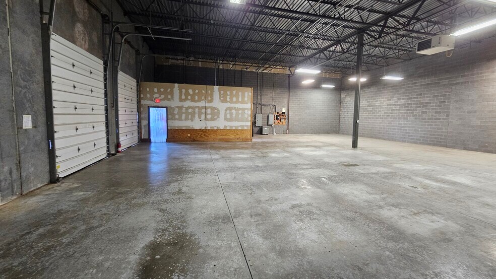 More Photos Of 45915 Maries Rd, Sterling Warehouse For Lease