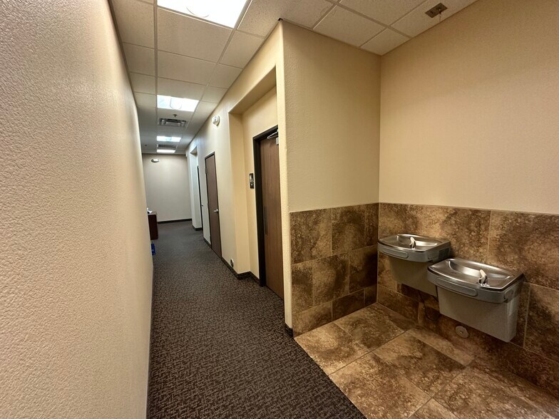 More Photos Of 4550 E Bell Rd, Phoenix Office For Sale