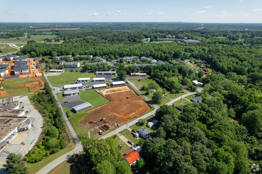 More Photos Of 410 Westbrook Ct, Spartanburg Unknown For Lease