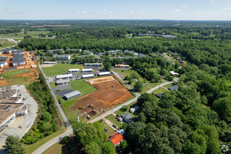 More Photos Of 410 Westbrook Ct, Spartanburg Unknown For Lease