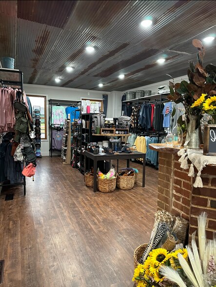 More Photos Of 306 N Main St, Birchwood Restaurant For Sale