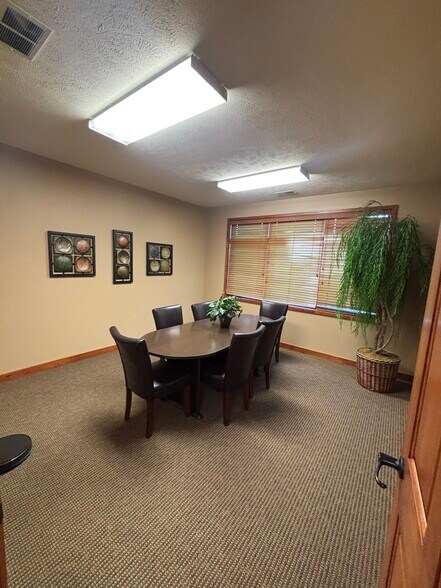 More Photos Of 1820-1824 N 169th Plz, Omaha Office For Lease