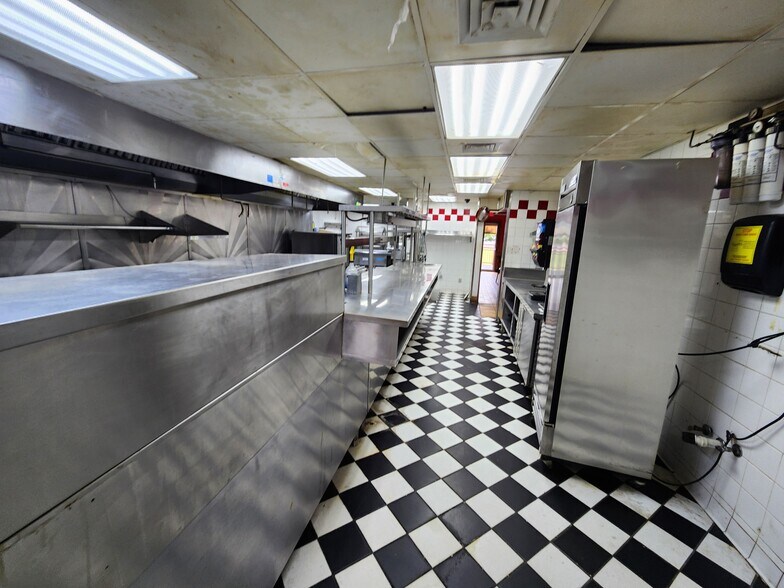 More Photos Of 11161 Research Plaza Way, Richmond Restaurant For Sale