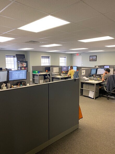 More Photos Of 1015-1025 W Wise Rd, Schaumburg Office For Sale