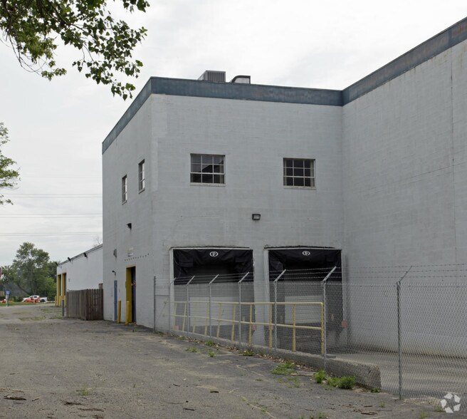 More Photos Of 23840 W 8 Mile Rd, Southfield Manufacturing For Sale