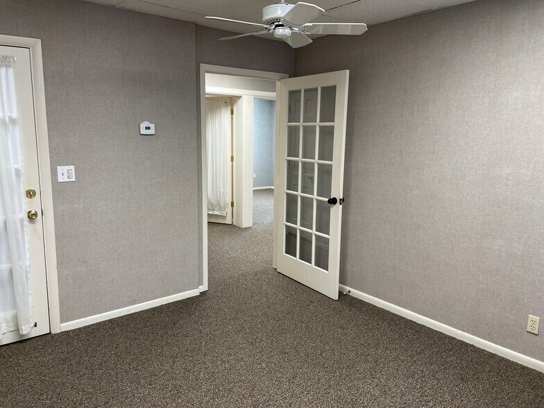 More Photos Of 4415-4427 E 31st St, Tulsa Unknown For Lease