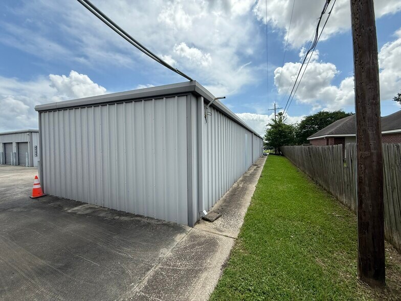 More Photos Of 1420 S 21st St, Nederland Specialty For Sale