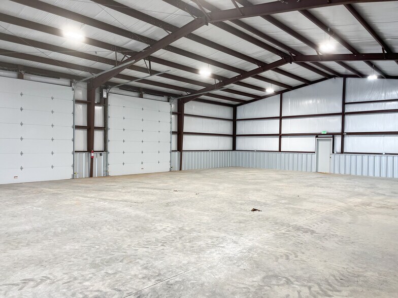 More Photos Of 7705 69th Street, Lubbock Showroom For Sale