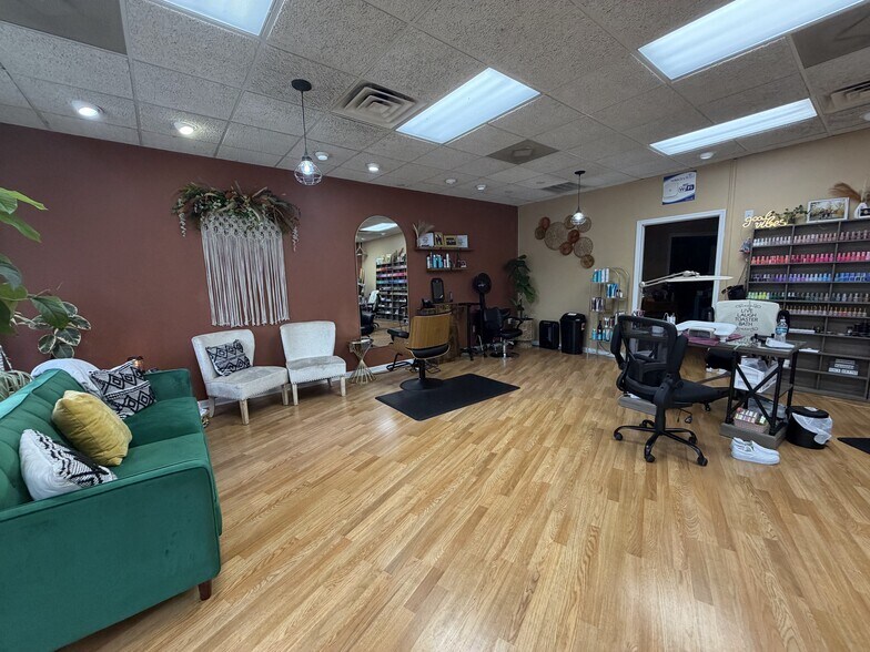 More Photos Of 1468 SW Main Blvd, Lake City Freestanding For Sale