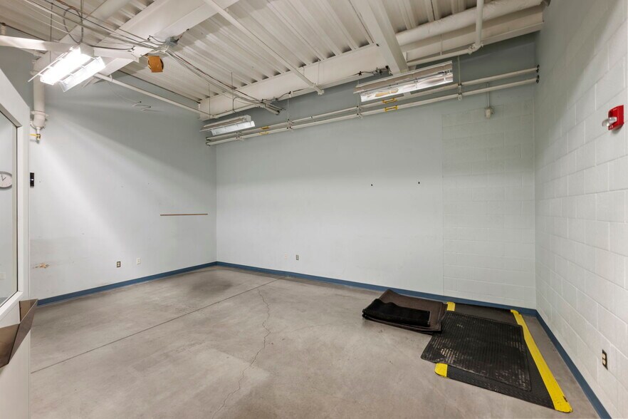 More Photos Of 801 N 2nd St, Berthoud Distribution For Lease