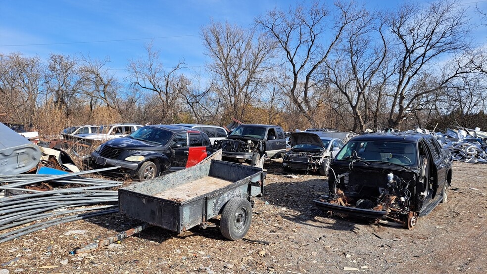 More Photos Of 31 Nelson St, Campbellford Recycling Center For Sale