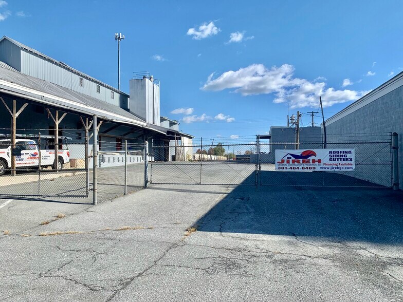 More Photos Of 36 Walnut St, Thurmont Warehouse For Lease