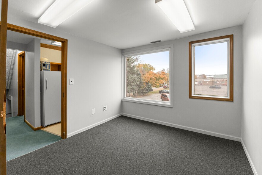 More Photos Of 6336 Fox Ave, Allen Park Office For Sale
