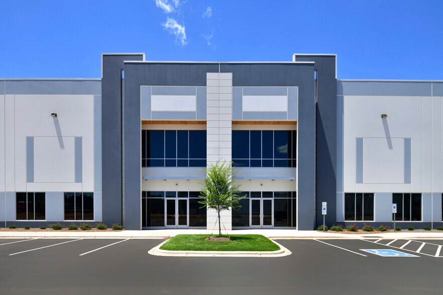 More Photos Of 3720 Shopton Rd, Charlotte Unknown For Lease