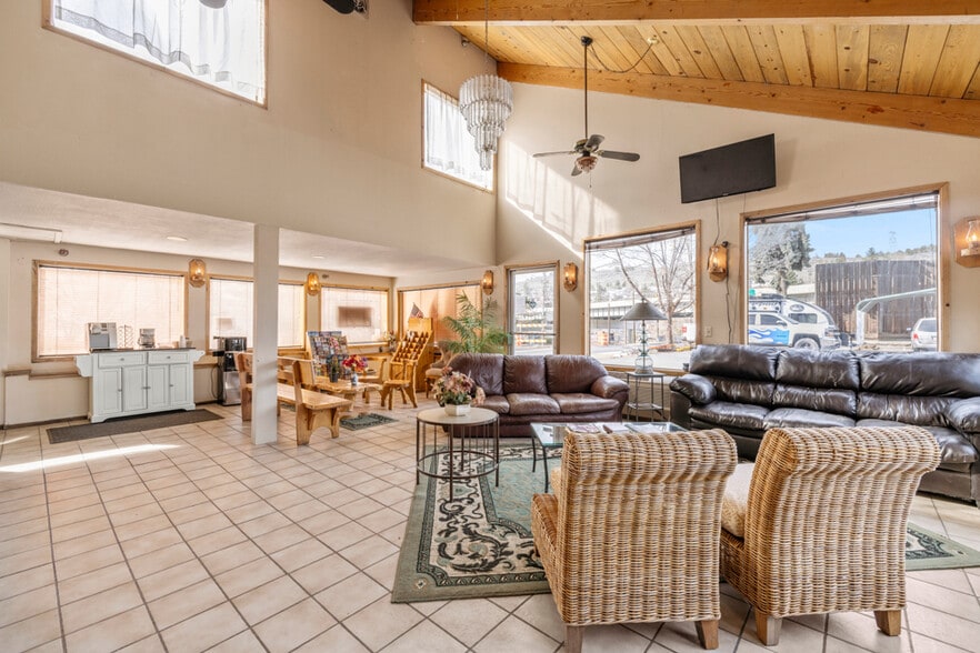 More Photos Of 11 Main St, Klamath Falls Hotel For Sale