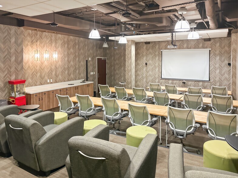 More Photos Of 122 W Pine St, Orlando Coworking Space