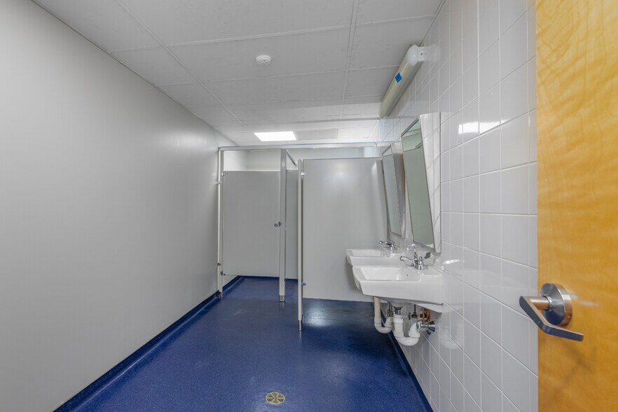 More Photos Of 411 Commerce Ln, West Berlin Medical For Sale