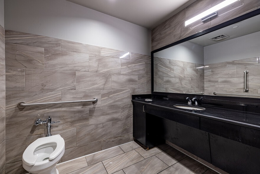 More Photos Of 125 E Main St, Rochester Hotel For Lease