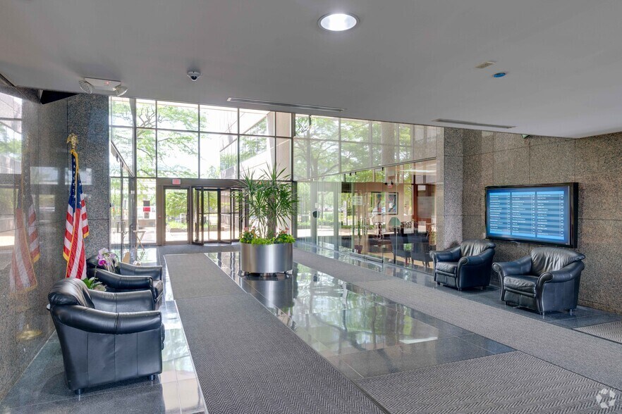 More Photos Of 3400 Dundee Rd, Northbrook Office For Lease