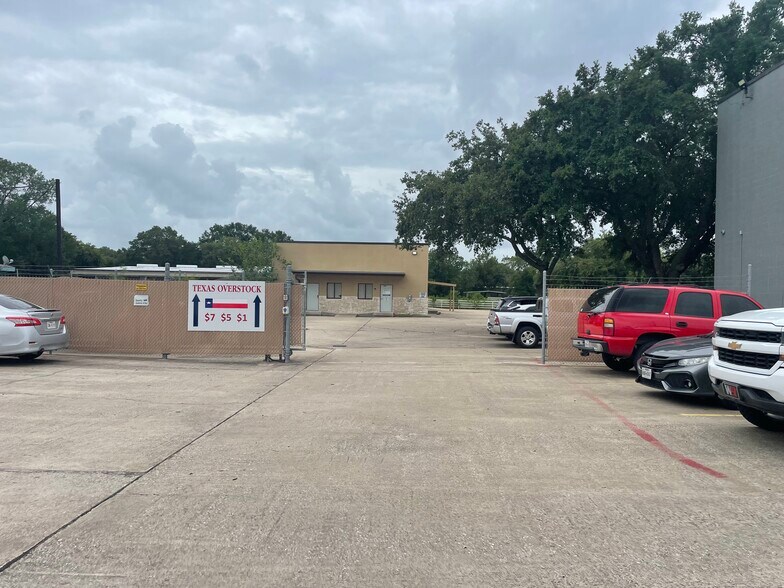 More Photos Of 722 Fairmont Pky, Pasadena Light Manufacturing For Lease