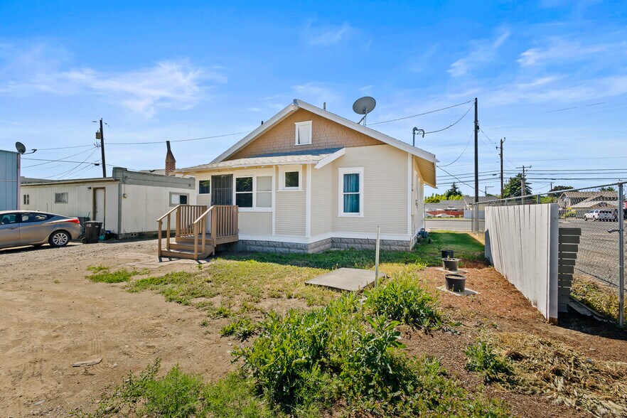 More Photos Of 1021 Fruitvale Blvd, Yakima Office For Sale