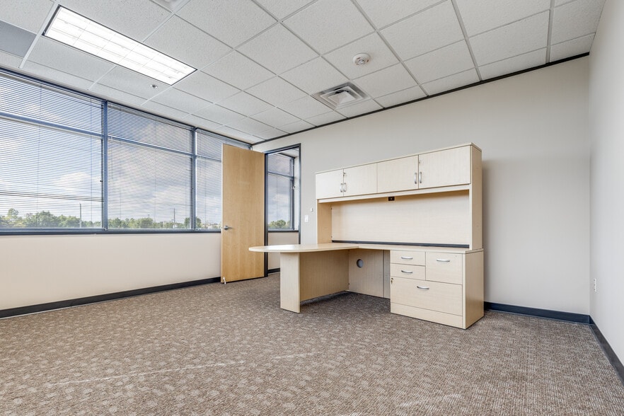 More Photos Of 14521 Old Katy Rd, Houston Unknown For Lease