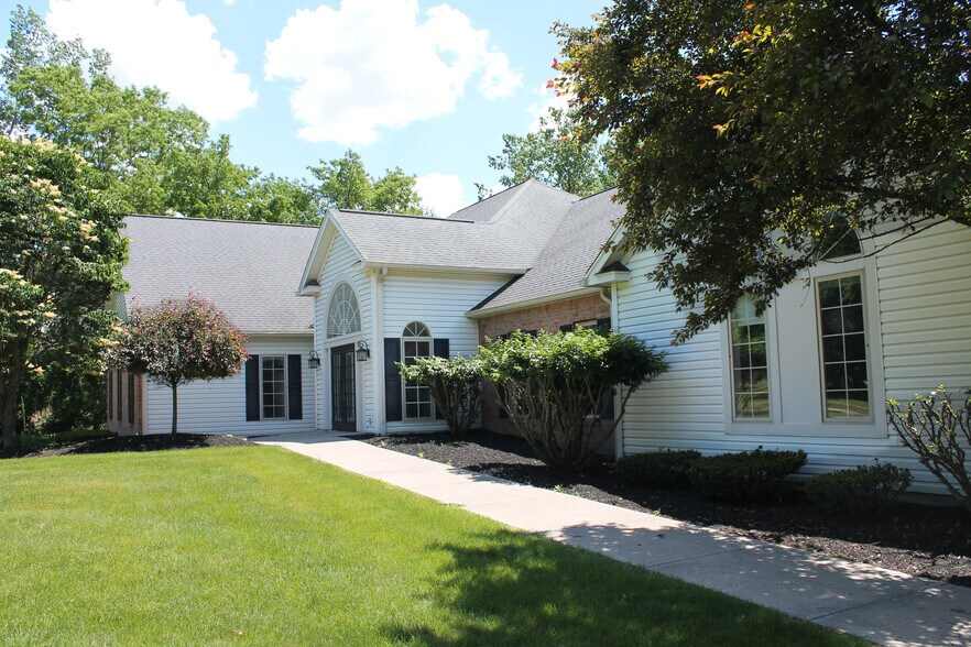 More Photos Of 55 Sullys Trl, Pittsford Office For Lease