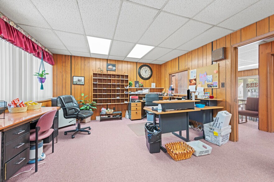 More Photos Of 28475 Greenfield Rd, Southfield Office For Sale