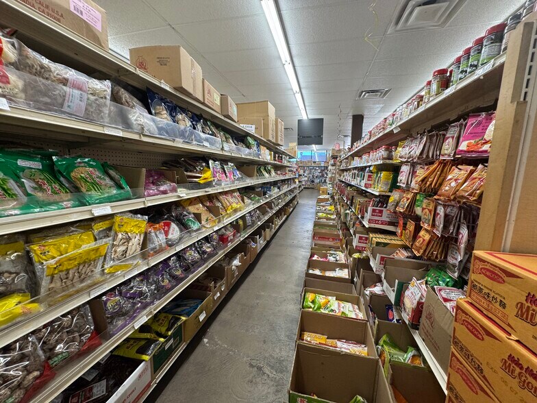 More Photos Of 21001-21015 Sherman Way, Canoga Park Freestanding For Lease