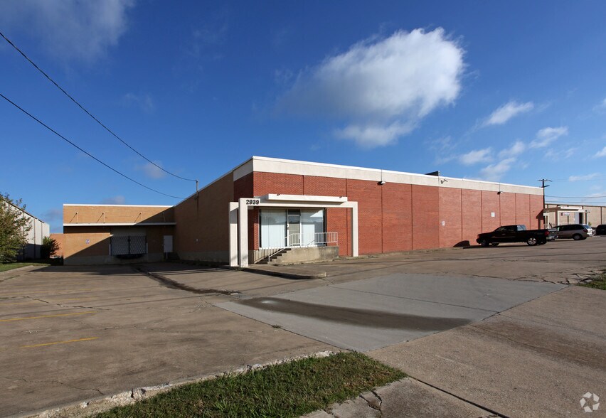 More Photos Of 2939-2969 Reward Ln, Dallas Industrial For Lease