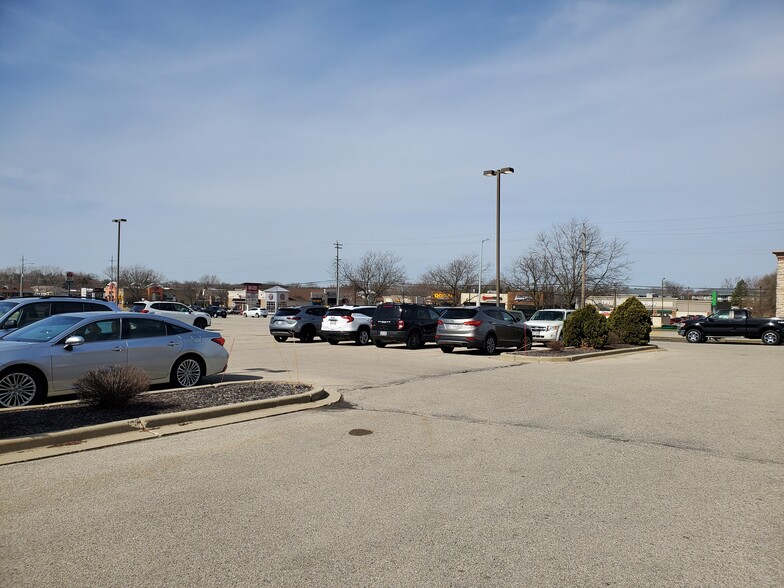 More Photos Of 1595 E Sumner St, Hartford Storefront For Sale