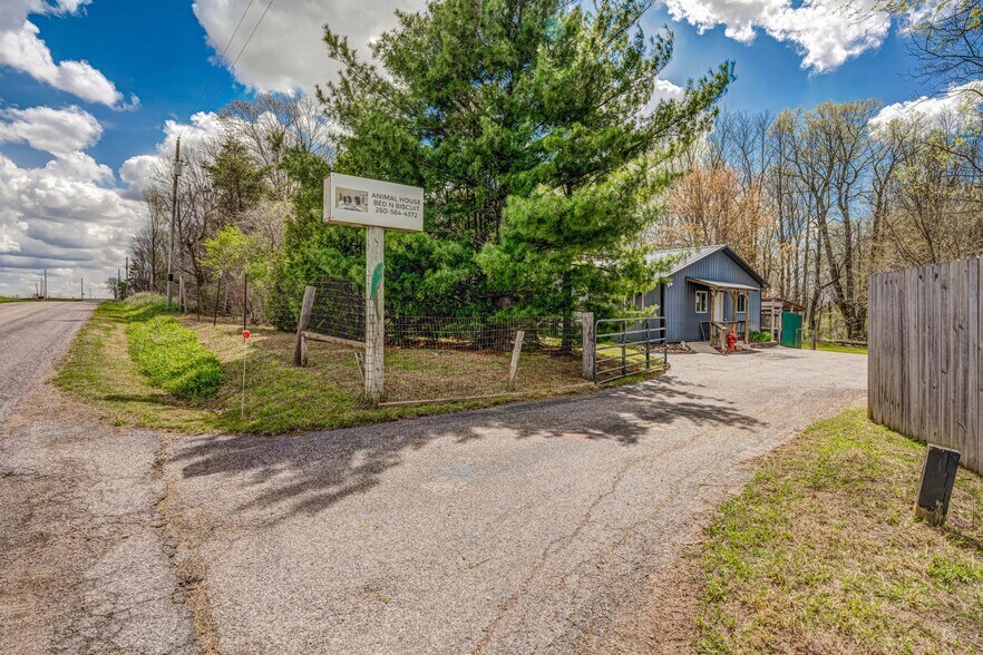More Photos Of 1344 E 500 N, Albion Veterinarian Kennel For Sale