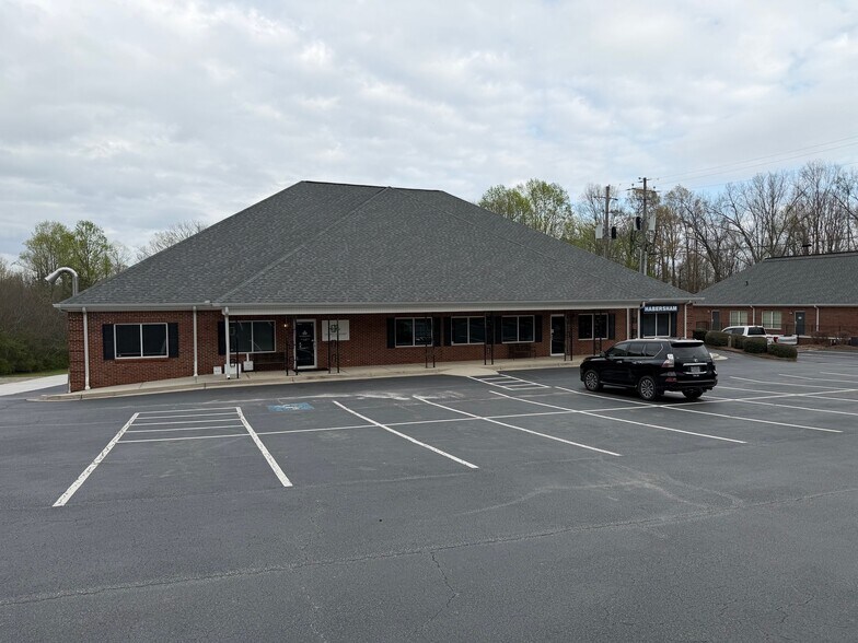 More Photos Of 638 Historic Hwy 441 N, Demorest Medical For Lease