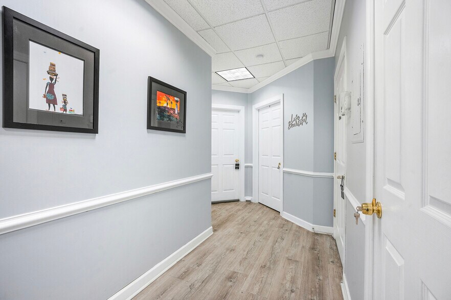 More Photos Of 7901-7915 Belle Point Dr, Greenbelt Office For Sale