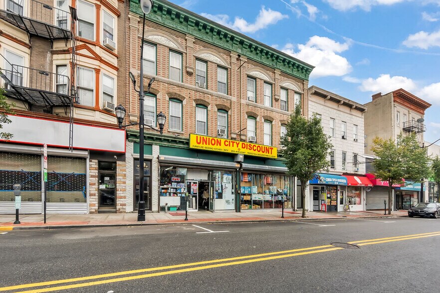 More Photos Of 814-816 Summit Ave, Union City Apartments For Sale