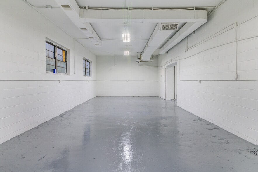 More Photos Of 46-48 Lafayette Ave, New Rochelle Warehouse For Lease