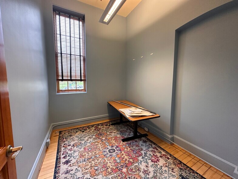 More Photos Of 830 Cottageview Dr, Traverse City Loft Creative Space For Sale