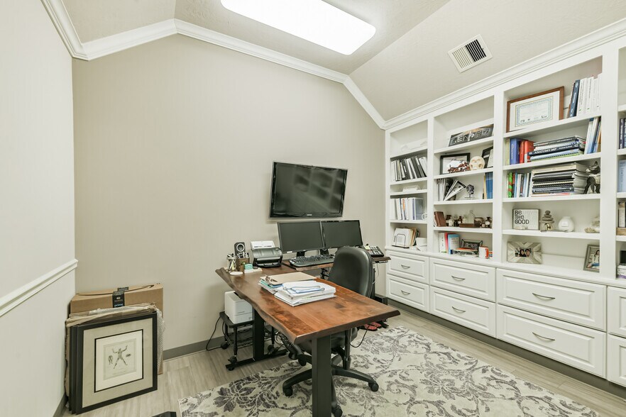 More Photos Of 11439 Spring Cypress Rd, Tomball Medical For Sale