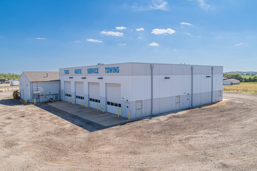 More Photos Of 1116 W County Road 450 N, Brazil Truck Terminal For Lease