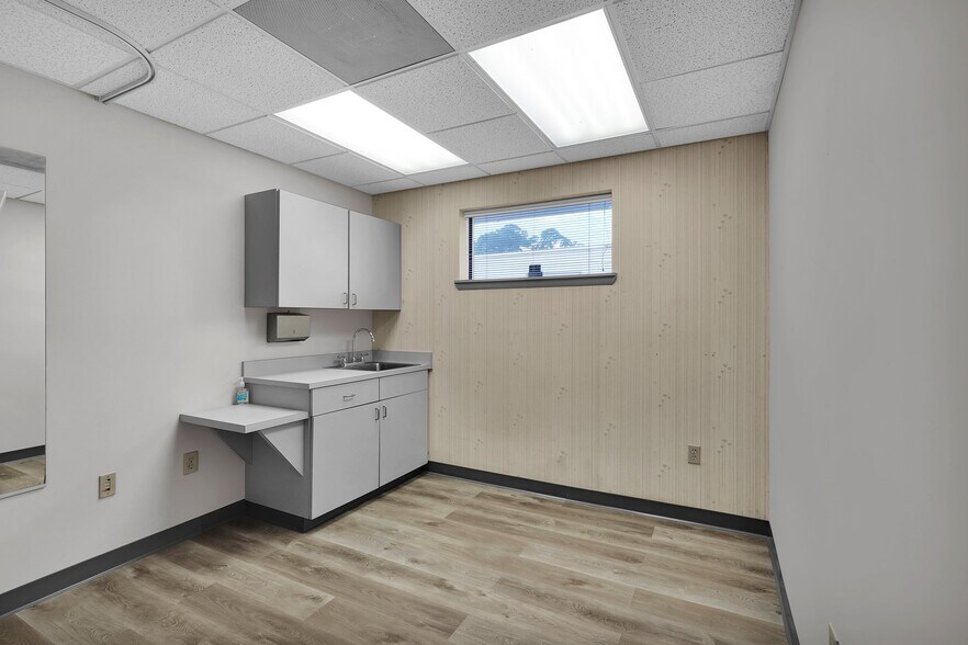 More Photos Of 3599 University Blvd S, Jacksonville Medical For Sale