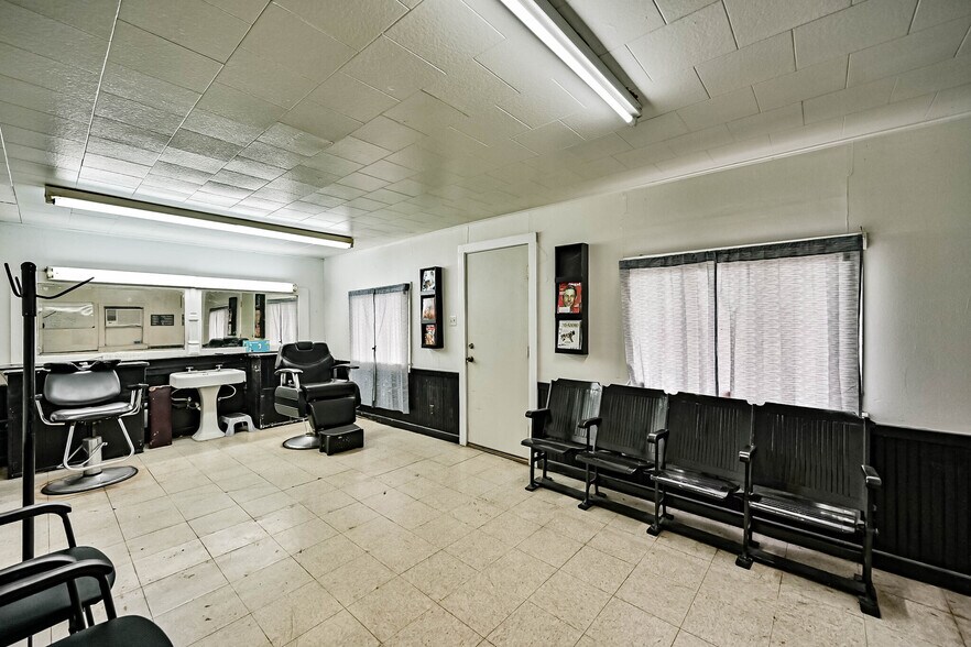 More Photos Of 600 W 13th Ave, Corsicana Flex For Sale