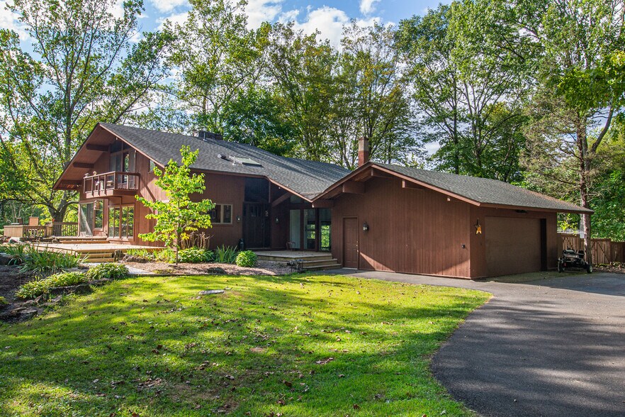 More Photos Of 40 Brighton Rd, Andover Specialty For Sale