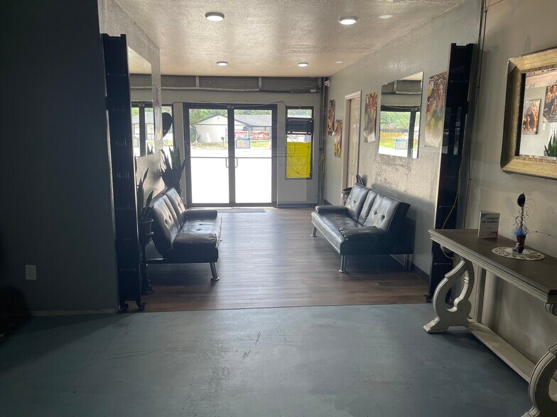 More Photos Of 461 W Gulf Bank Rd, Houston General Retail For Lease