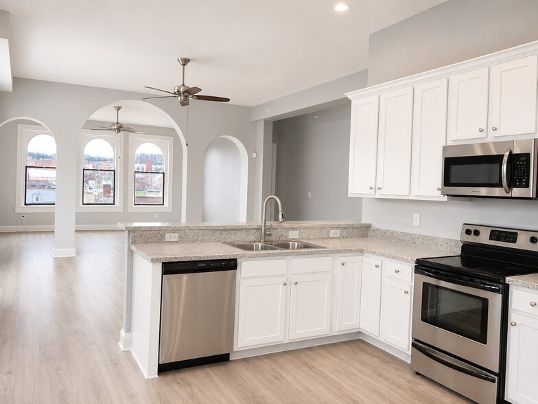 More Photos Of 1717 E Franklin St, Richmond Storefront Retail Residential For Sale