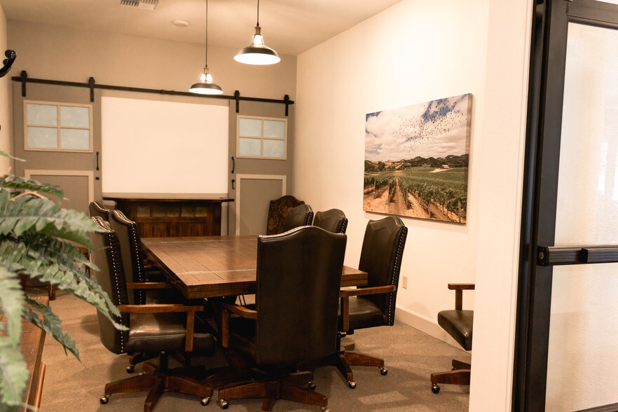 More Photos Of 220 S Church St, Lodi Freestanding For Lease