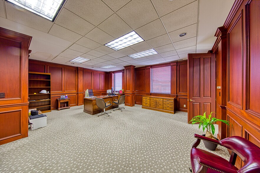 More Photos Of 1300 N Sam Houston Pky E, Houston Office Residential For Lease